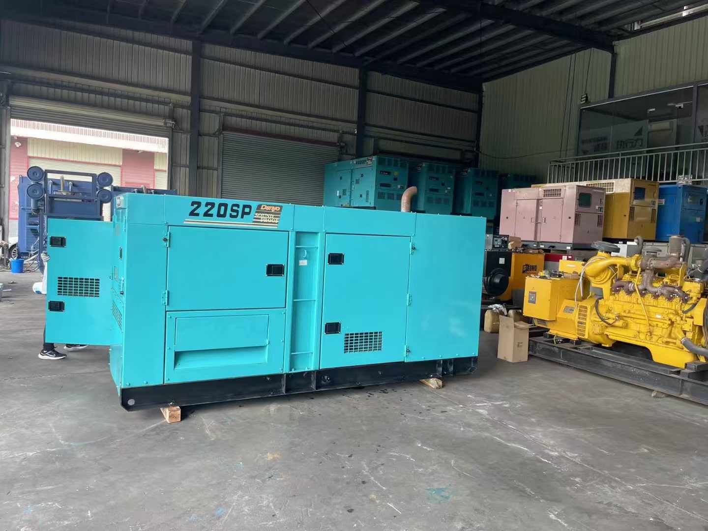荥经800kW 柴油发电机的输出电流波动范围是多少？