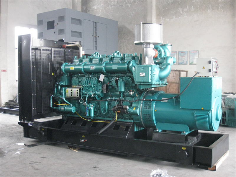 荥经200KW 柴油发电机的油耗是多少？